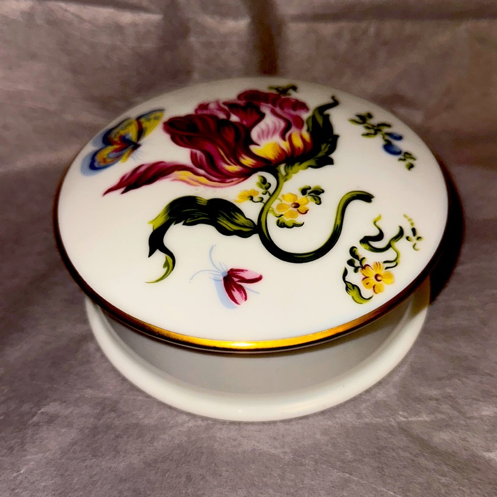 Vintage Porcelain ROUND TRINKET BOX "CHELSEA GARDENS" FOR ELIZABETH ARDEN.